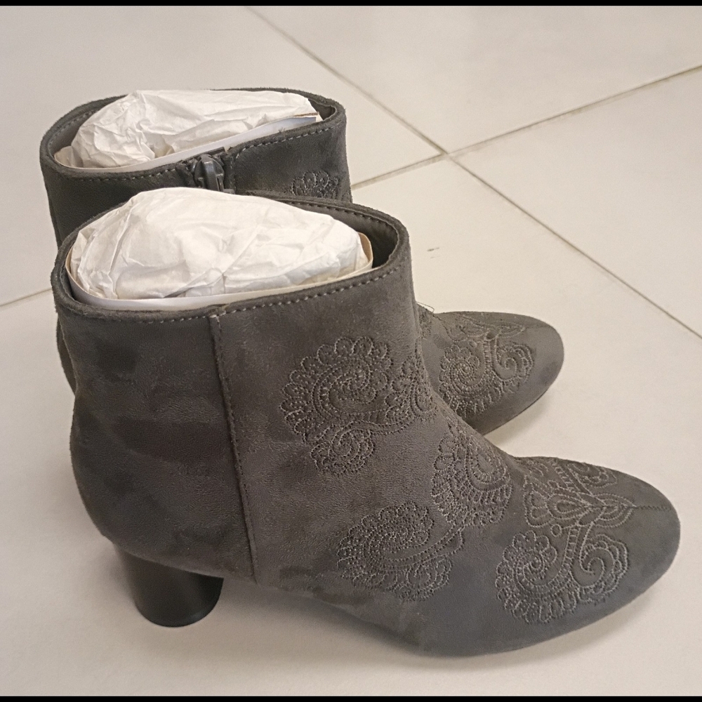 Chic Embroidered Gray Ankle Booties